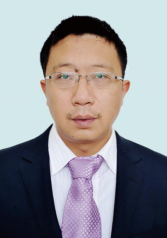 李育
